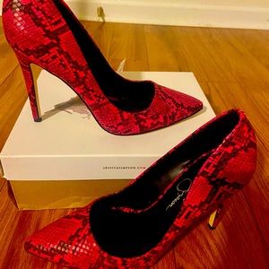 Like new Jessica Simpson Praylee heels. Super cute! Neon snake print, size 9.5